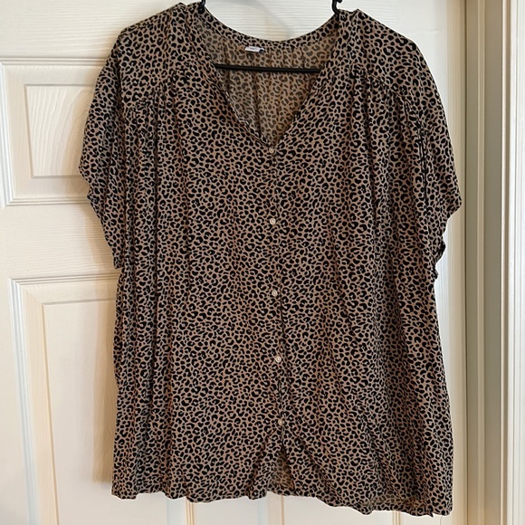 Leopard Button Up Top - Picture 2 of 4
